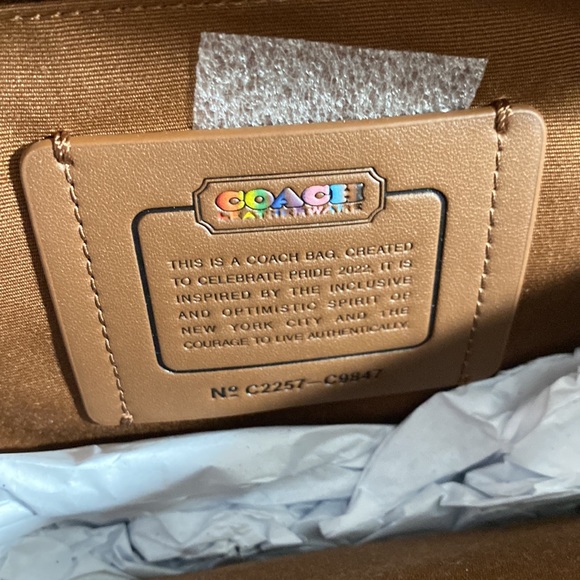 Coach Track Belt Bag In Rainbow Signature Canvas NWT - Picture 4 of 10